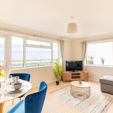 Incredible Sea View 2 Bedroom Beach Apartment Bournemouth Buitenkant foto
