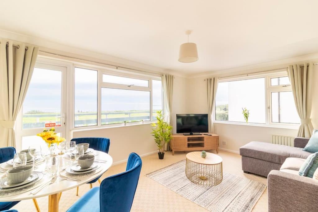 Incredible Sea View 2 Bedroom Beach Apartment Bournemouth Buitenkant foto