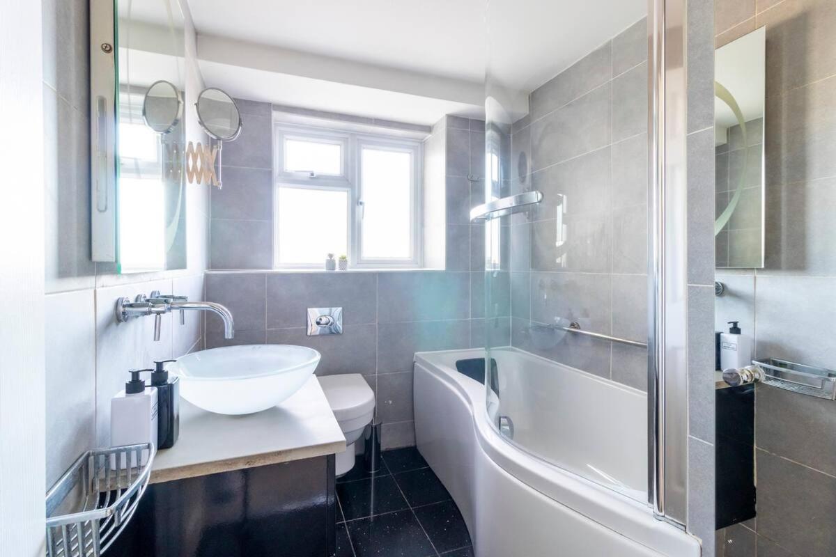 Incredible Sea View 2 Bedroom Beach Apartment Bournemouth Buitenkant foto